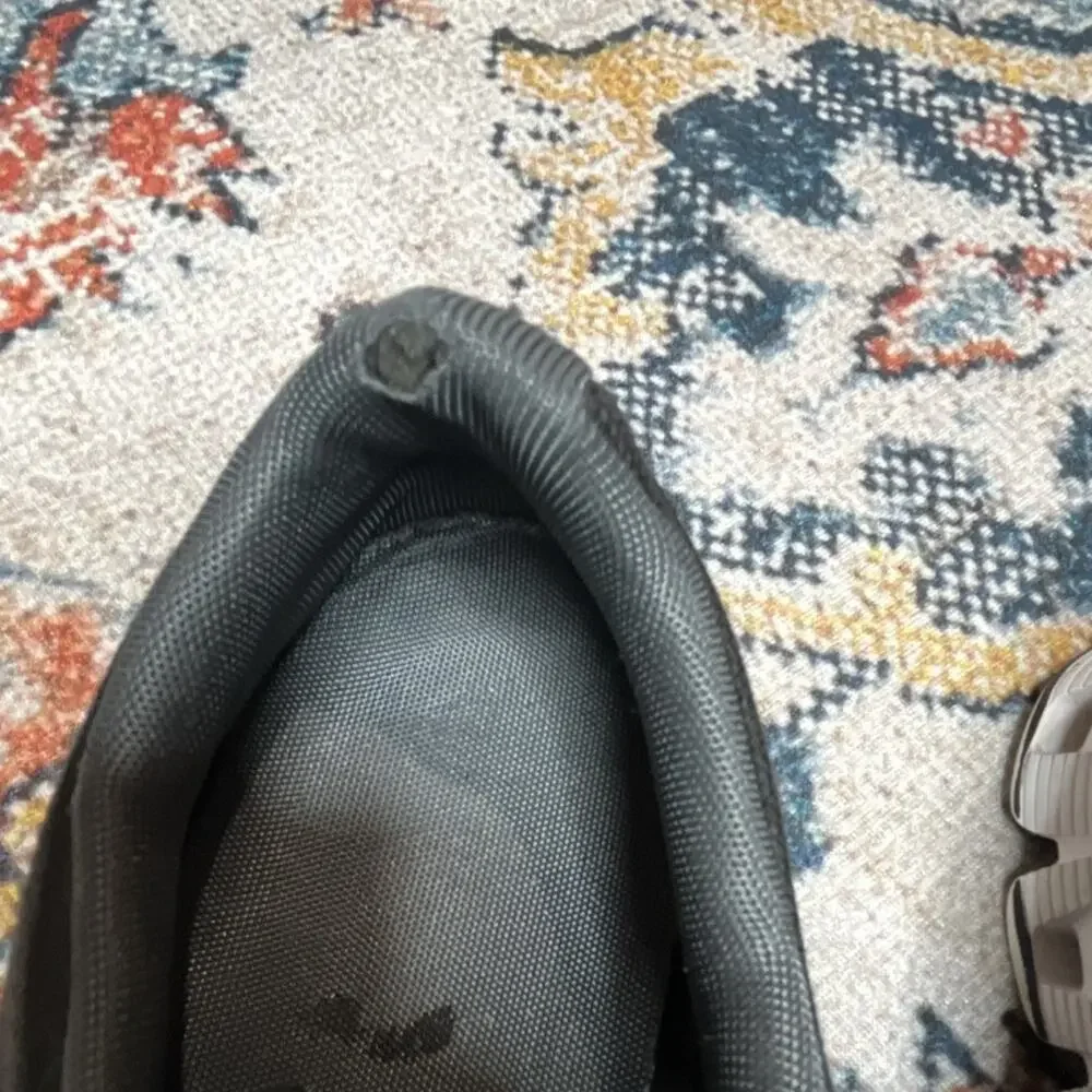 On Cloud Running Women’s Black/White Sneakers CloudTec Size 8.5